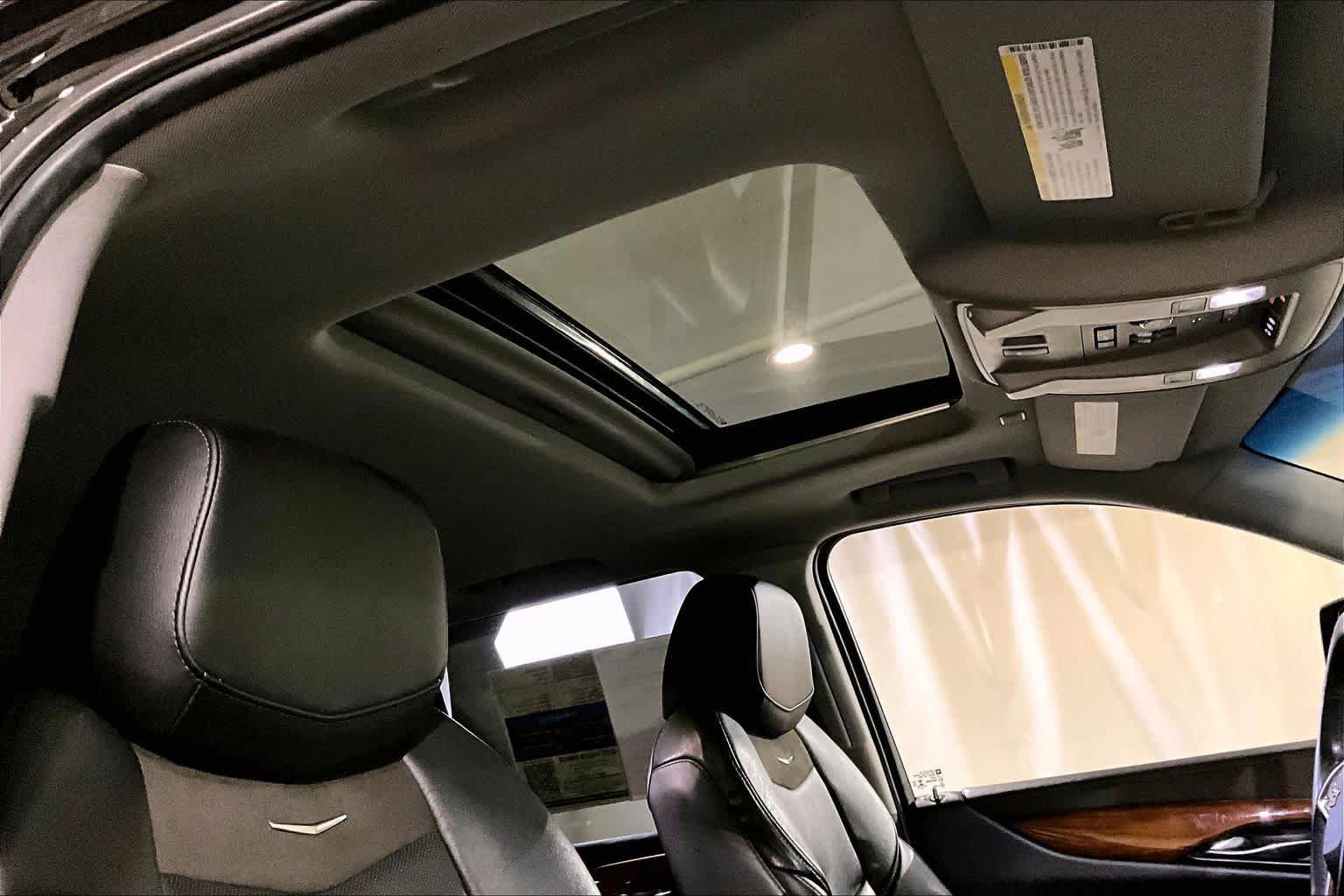 Used 2019 Cadillac Escalade Luxury AWD/4WD image 14