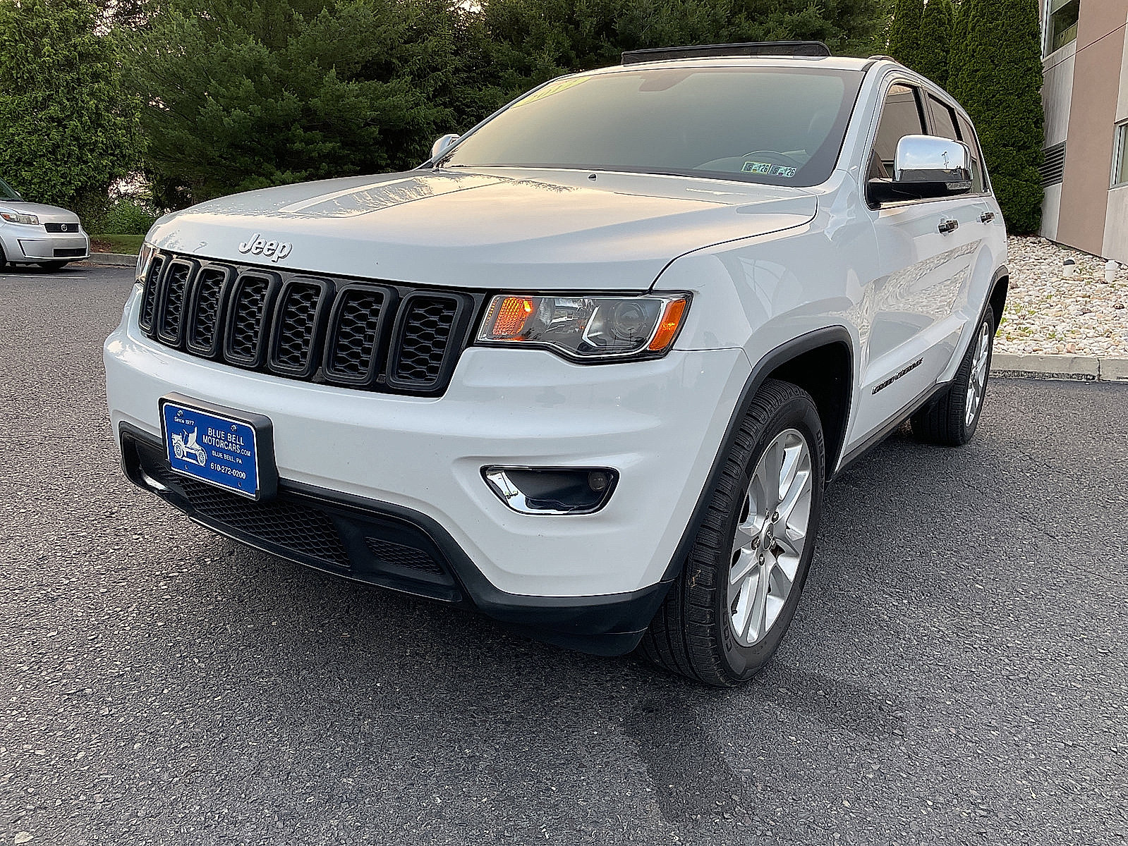 Used 2017 Jeep Grand Cherokee Limited image 11