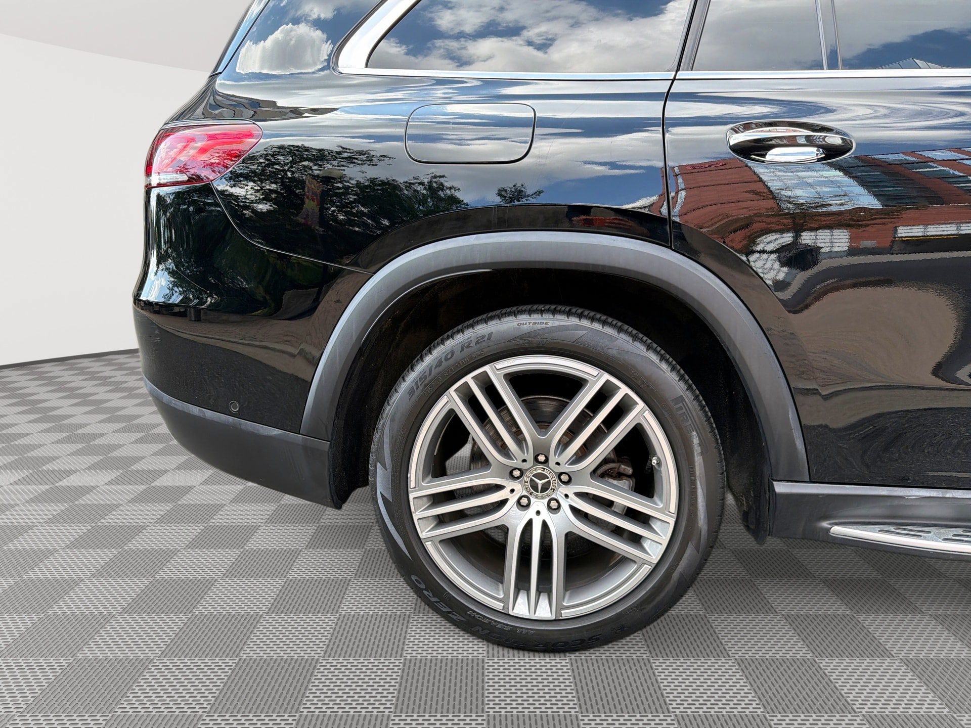 Used 2020 Mercedes-Benz GLS 450 4MATIC image 30