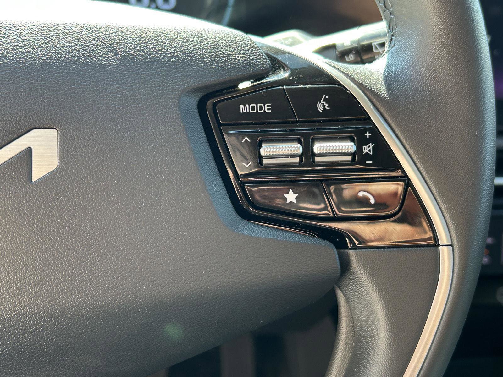 Used 2025 Kia Niro EX image 25
