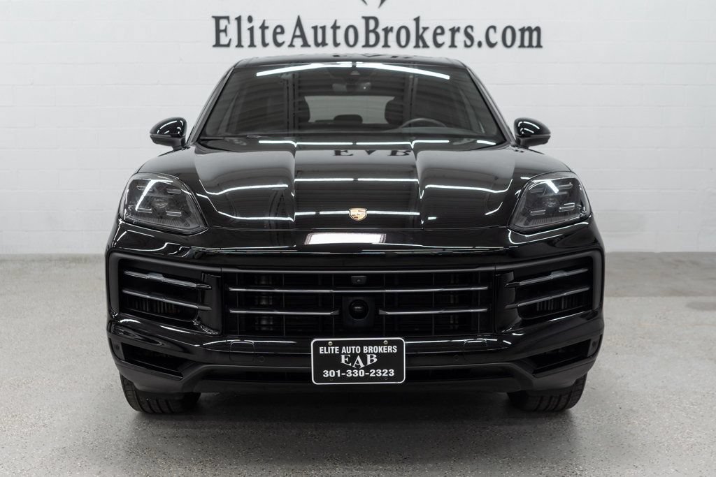 Used 2024 Porsche Cayenne AWD/4WD image 3