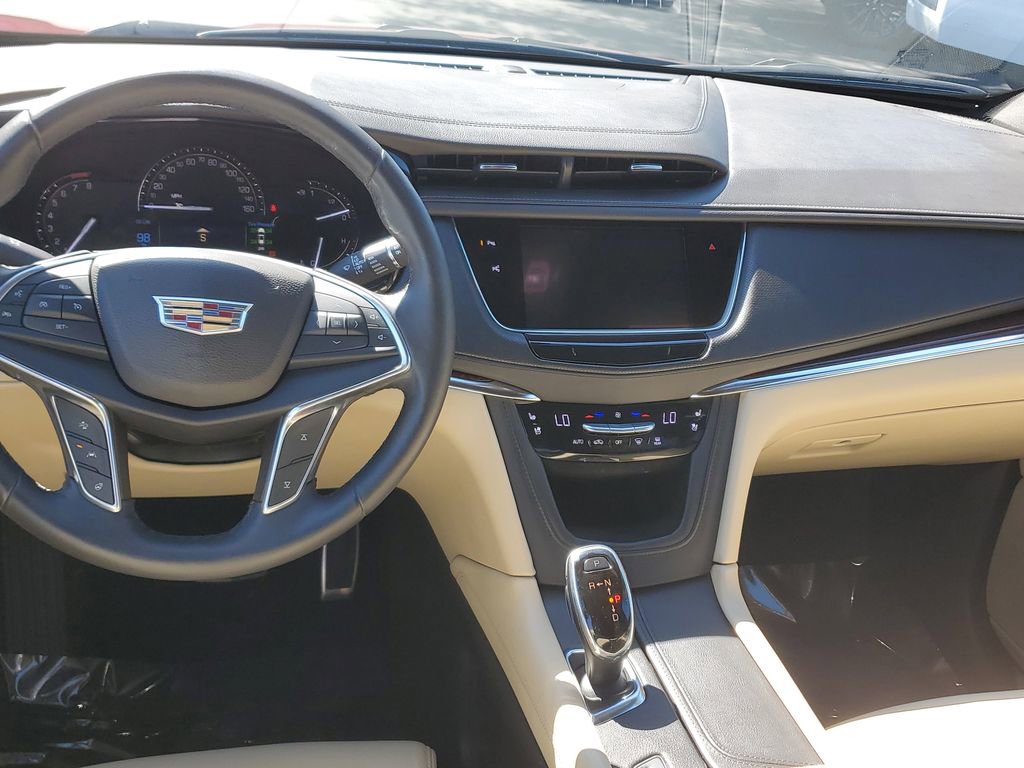 Used 2017 Cadillac XT5 Premium Luxury w/ Driver Assist Package image 19