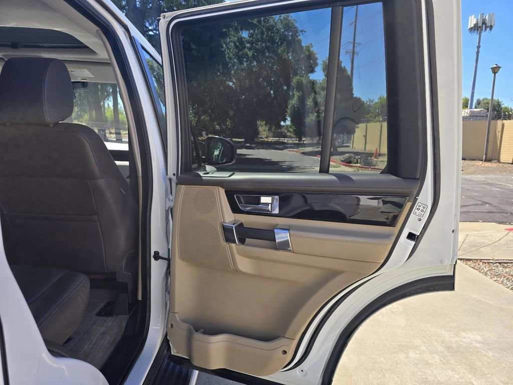 Used 2015 Land Rover LR4 HSE LUX AWD/4WD image 18
