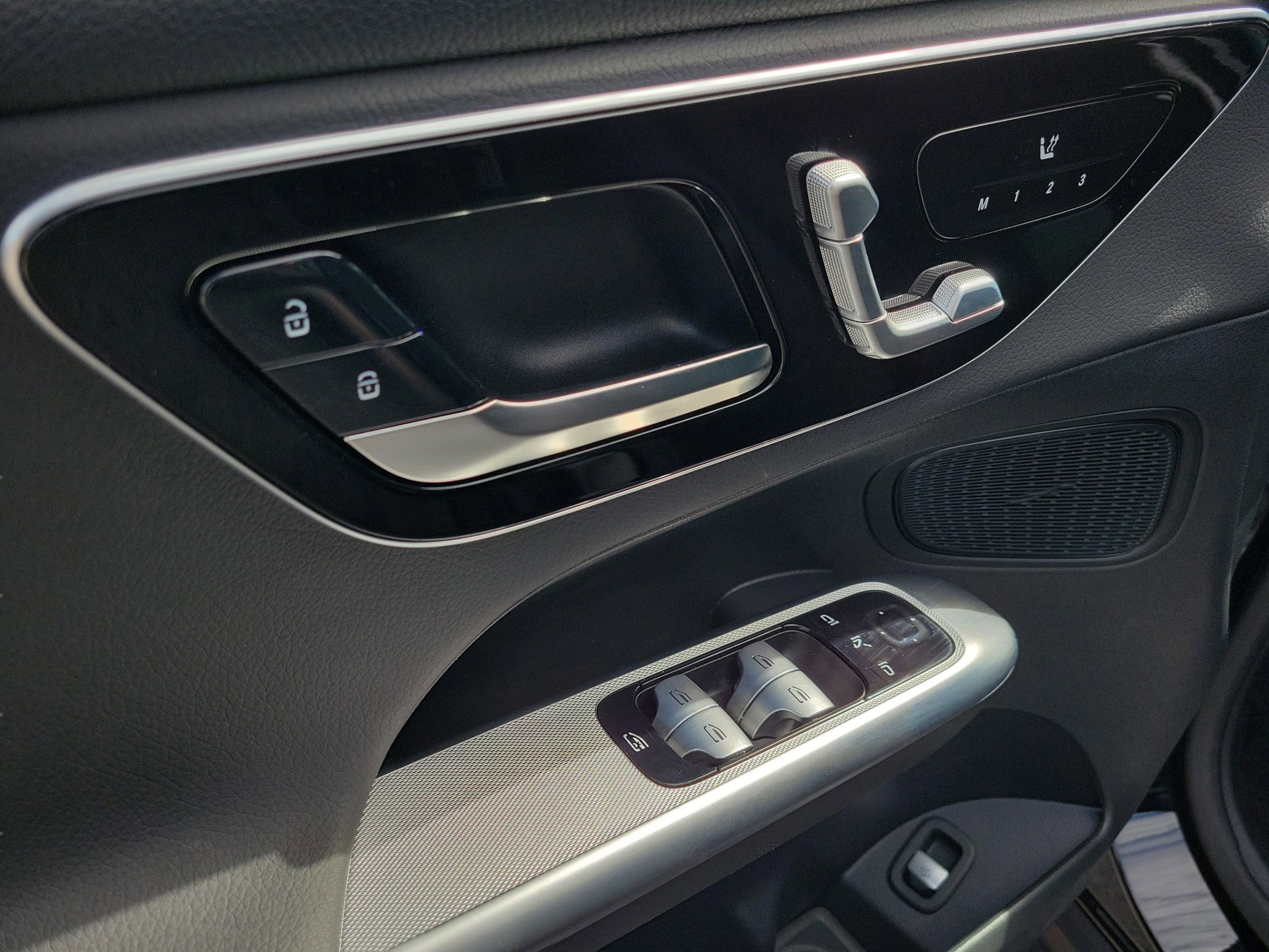 Used 2026 Mercedes-Benz GLC 300 image 19