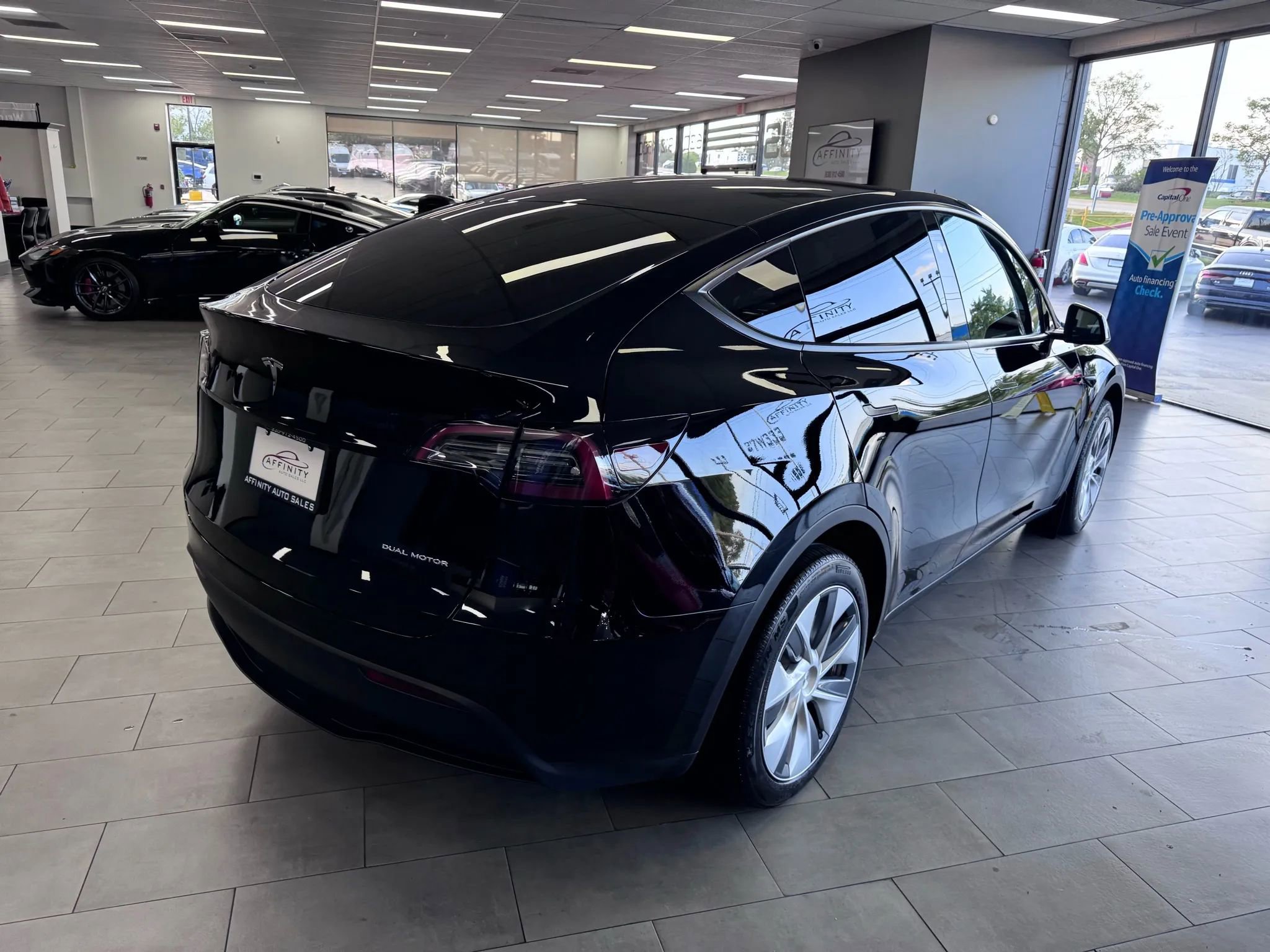 Used 2023 Tesla Model Y Long Range image 5