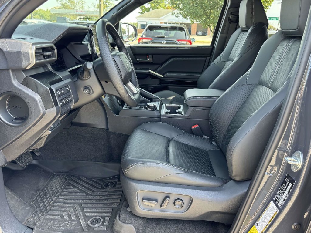 Certified 2025 Toyota 4Runner Limited w/ Tow Technology Package AWD/4WD image 20