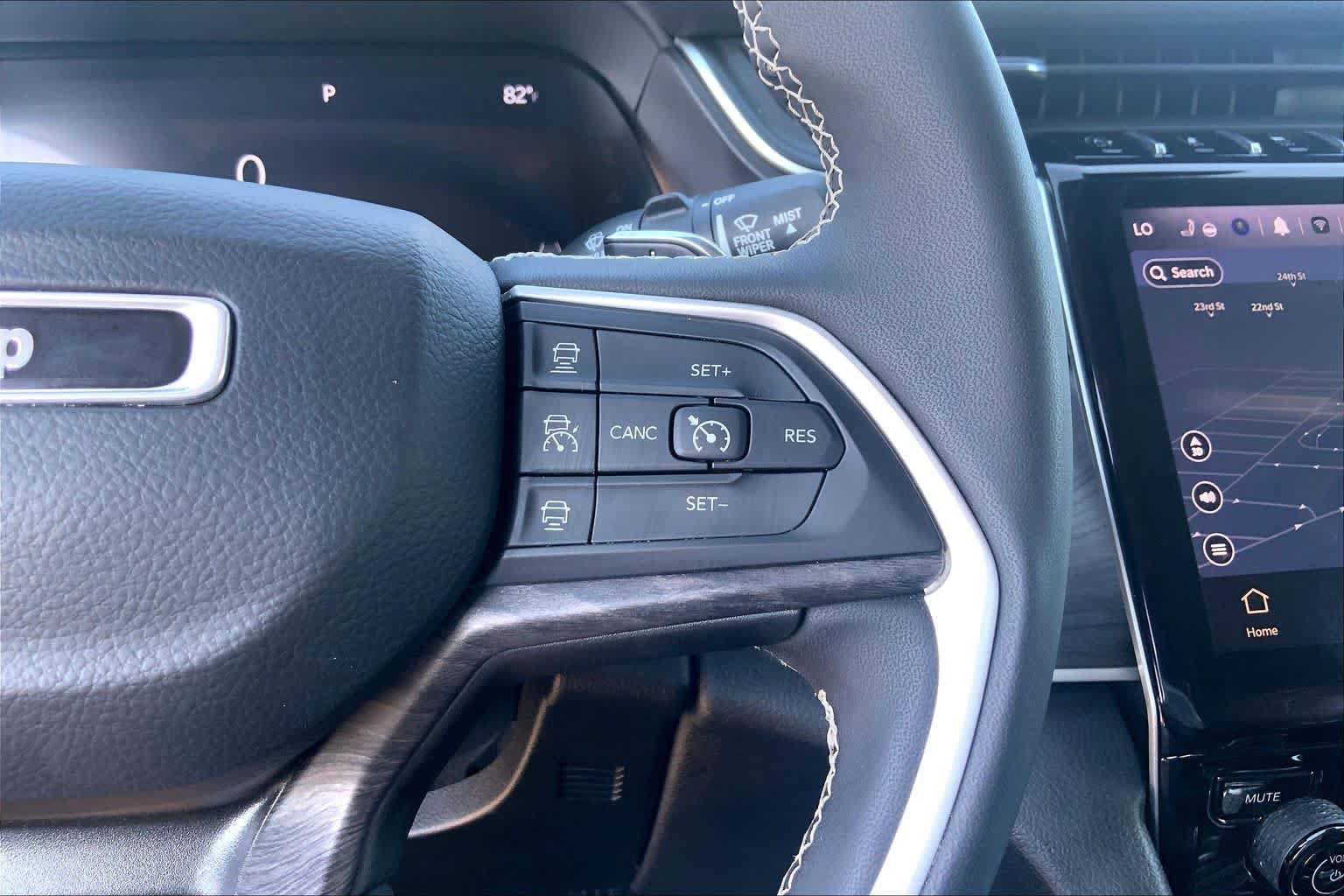 Used 2023 Jeep Grand Cherokee Limited AWD/4WD image 25