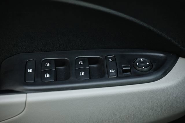 Used 2024 Hyundai Venue SEL image 17