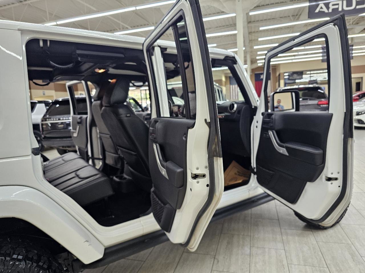 Used 2016 Jeep Wrangler Unlimited Rubicon AWD/4WD image 12