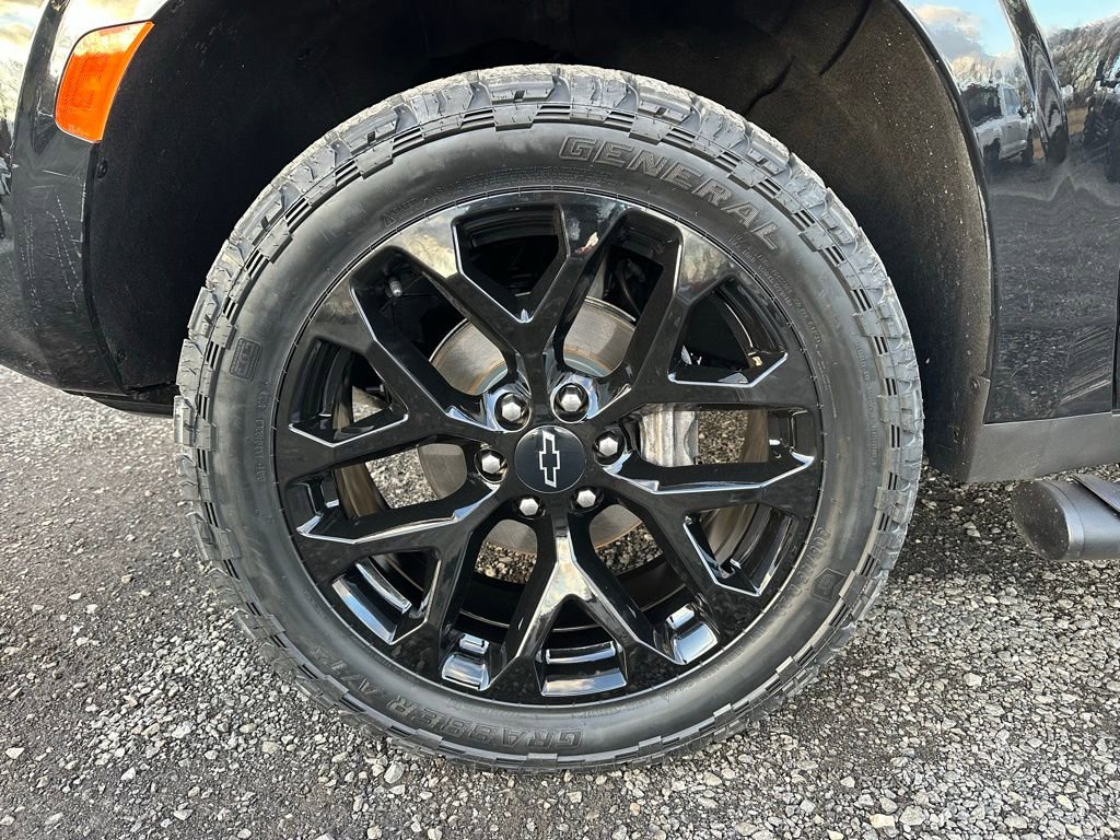 Used 2023 Chevrolet Tahoe Z71 w/ Luxury Package image 24