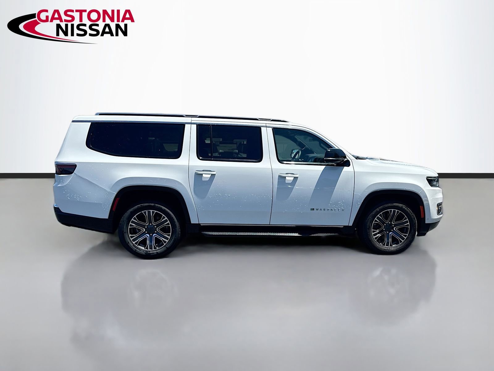 Used 2024 Jeep Wagoneer L Series II RWD image 10