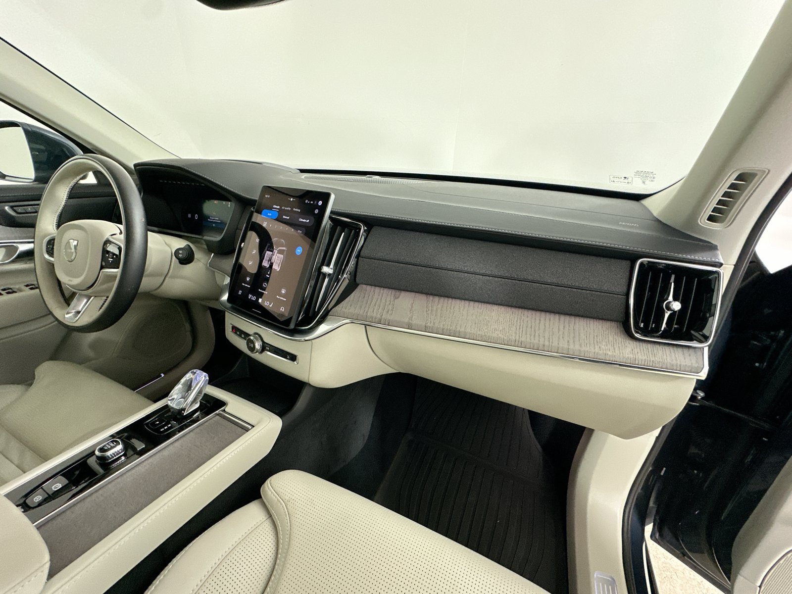 Certified 2026 Volvo XC90 B6 Ultra AWD/4WD image 45