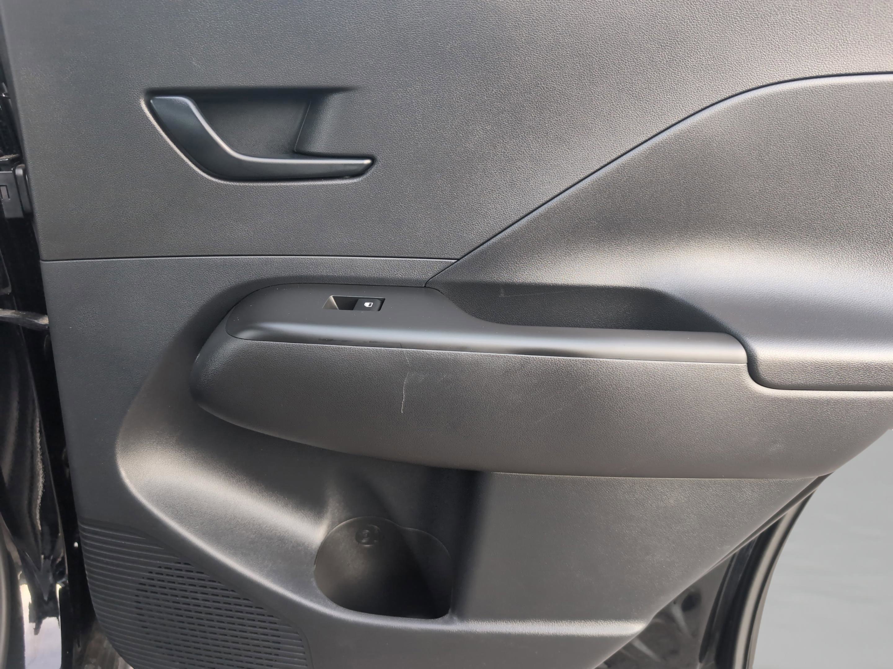 Used 2025 Hyundai Kona SE image 22