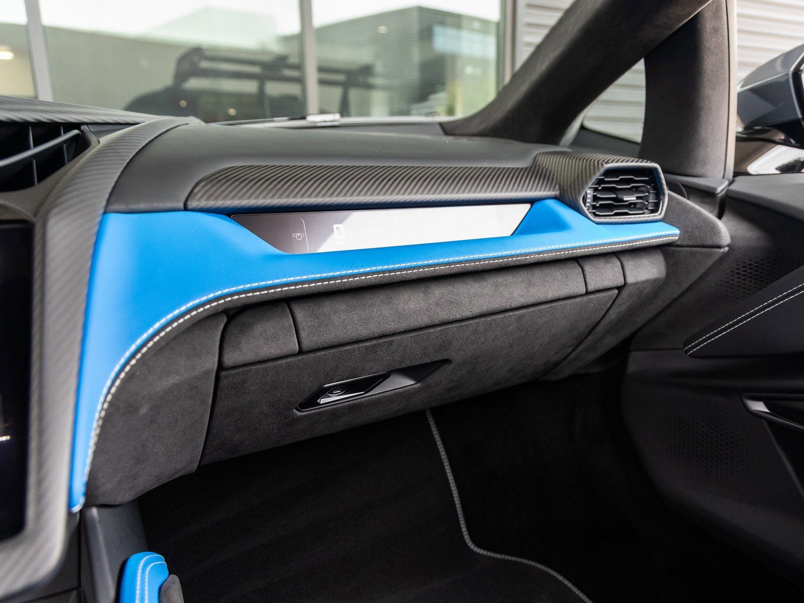 Used 2024 Lamborghini Revuelto image 35