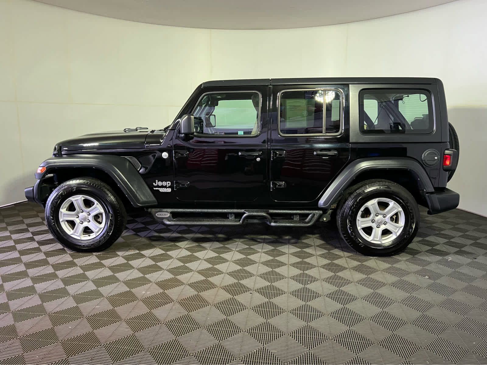 Used 2018 Jeep Wrangler Unlimited Sport S image 4