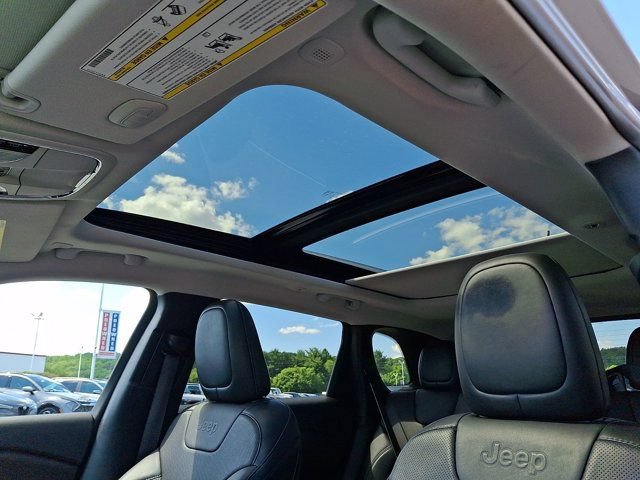 Certified 2021 Jeep Cherokee Latitude Lux w/ Sun & Sound Group AWD/4WD image 18