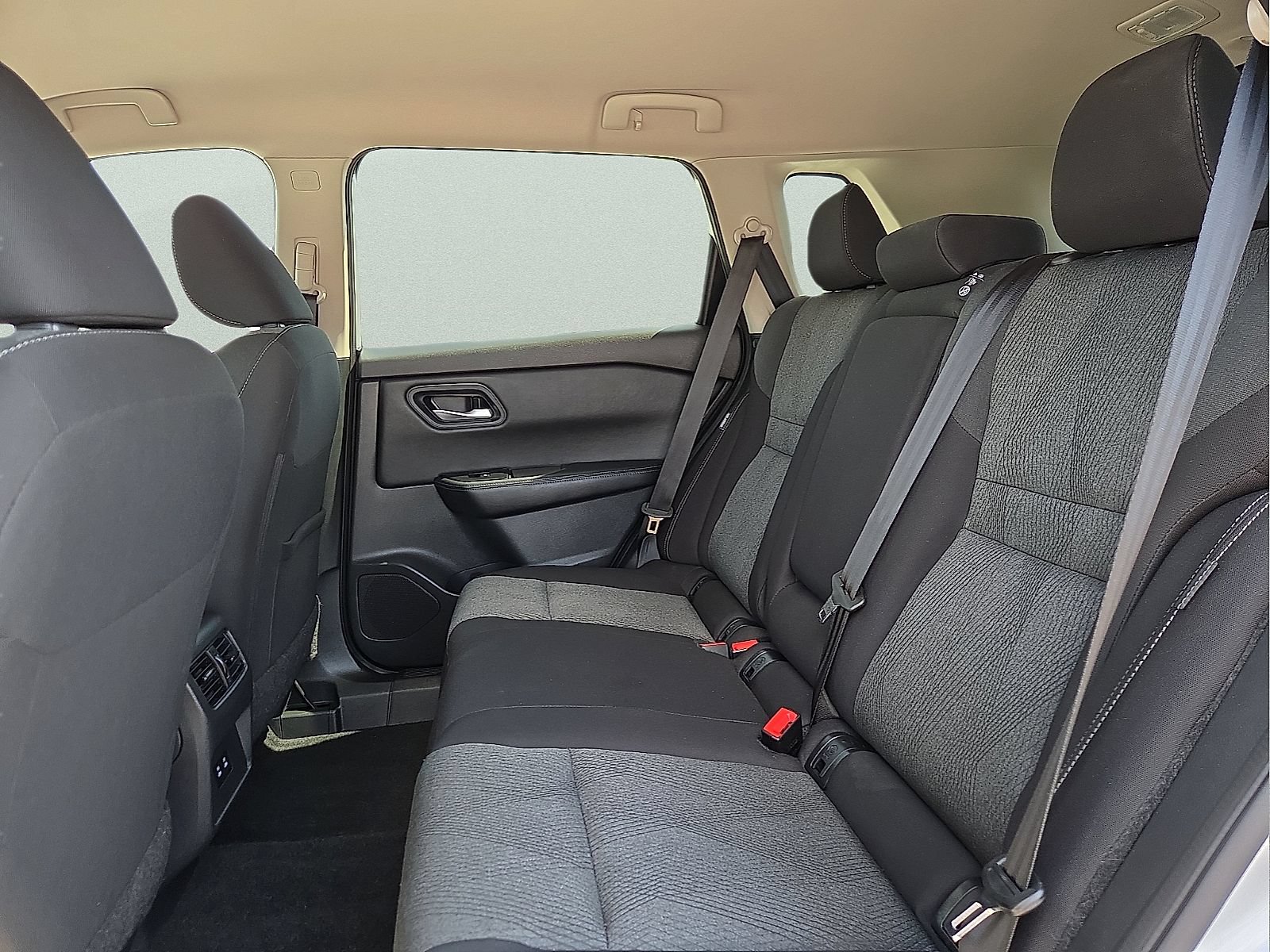 Used 2025 Nissan Rogue SV FWD image 10