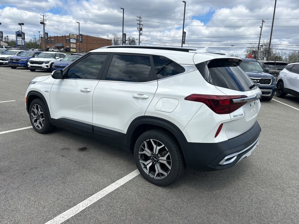 Certified 2022 Kia Seltos EX image 4