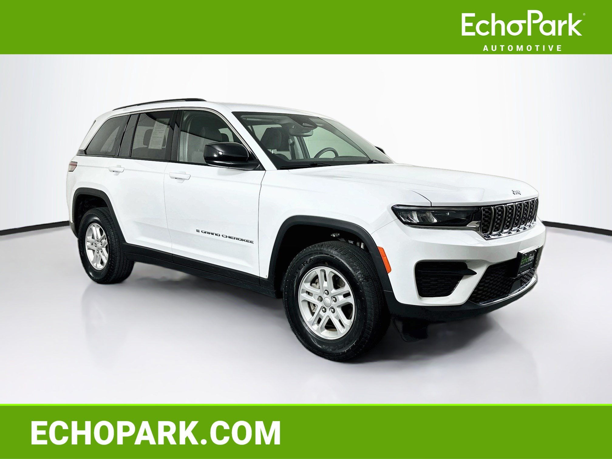 Used 2023 Jeep Grand Cherokee Laredo w/ Luxury Tech Group I AWD/4WD image 1