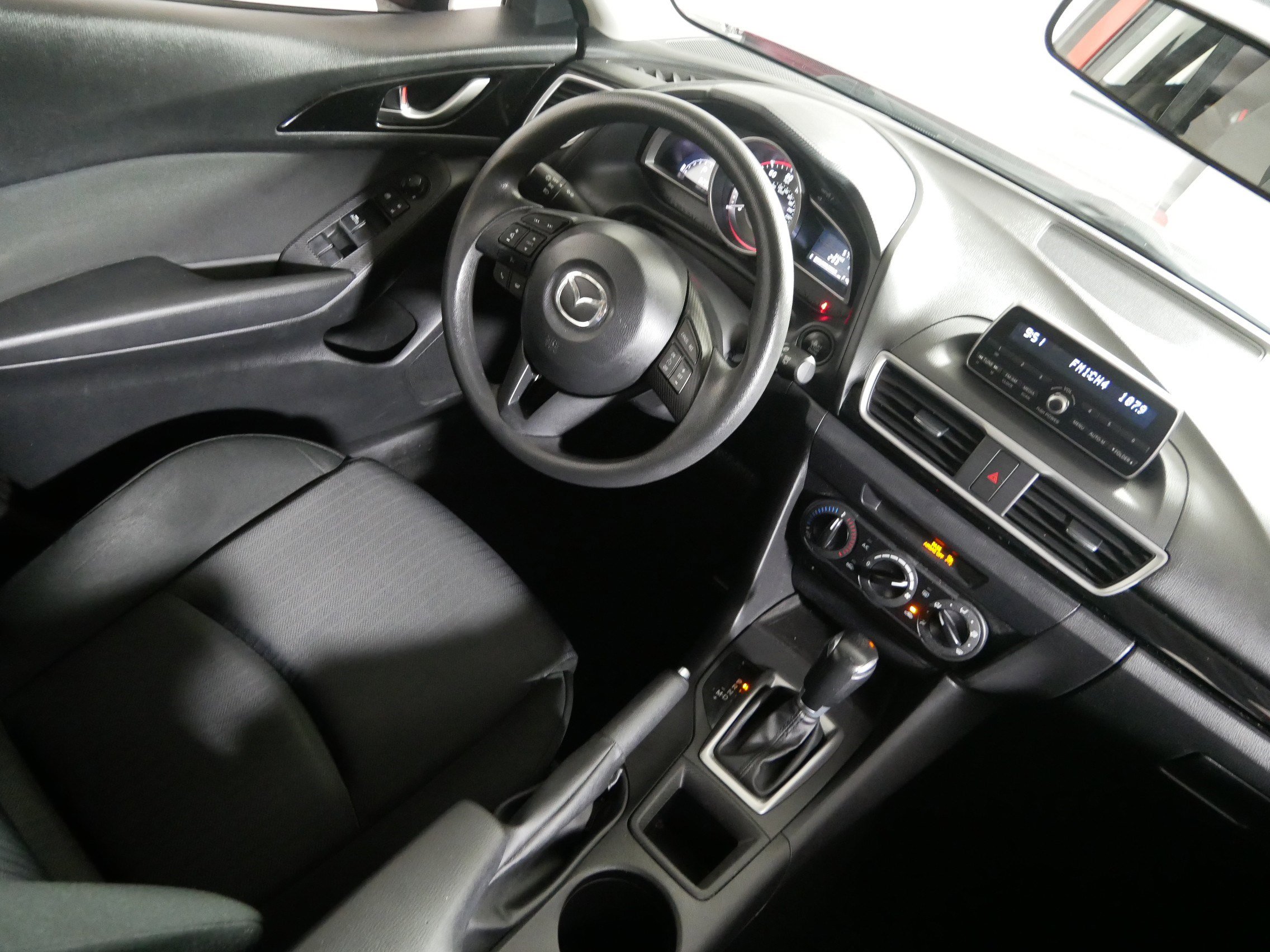 Used 2014 MAZDA MAZDA3 i Sport image 9