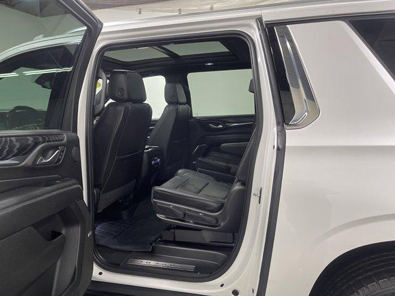 Used 2023 GMC Yukon XL Denali AWD/4WD image 10