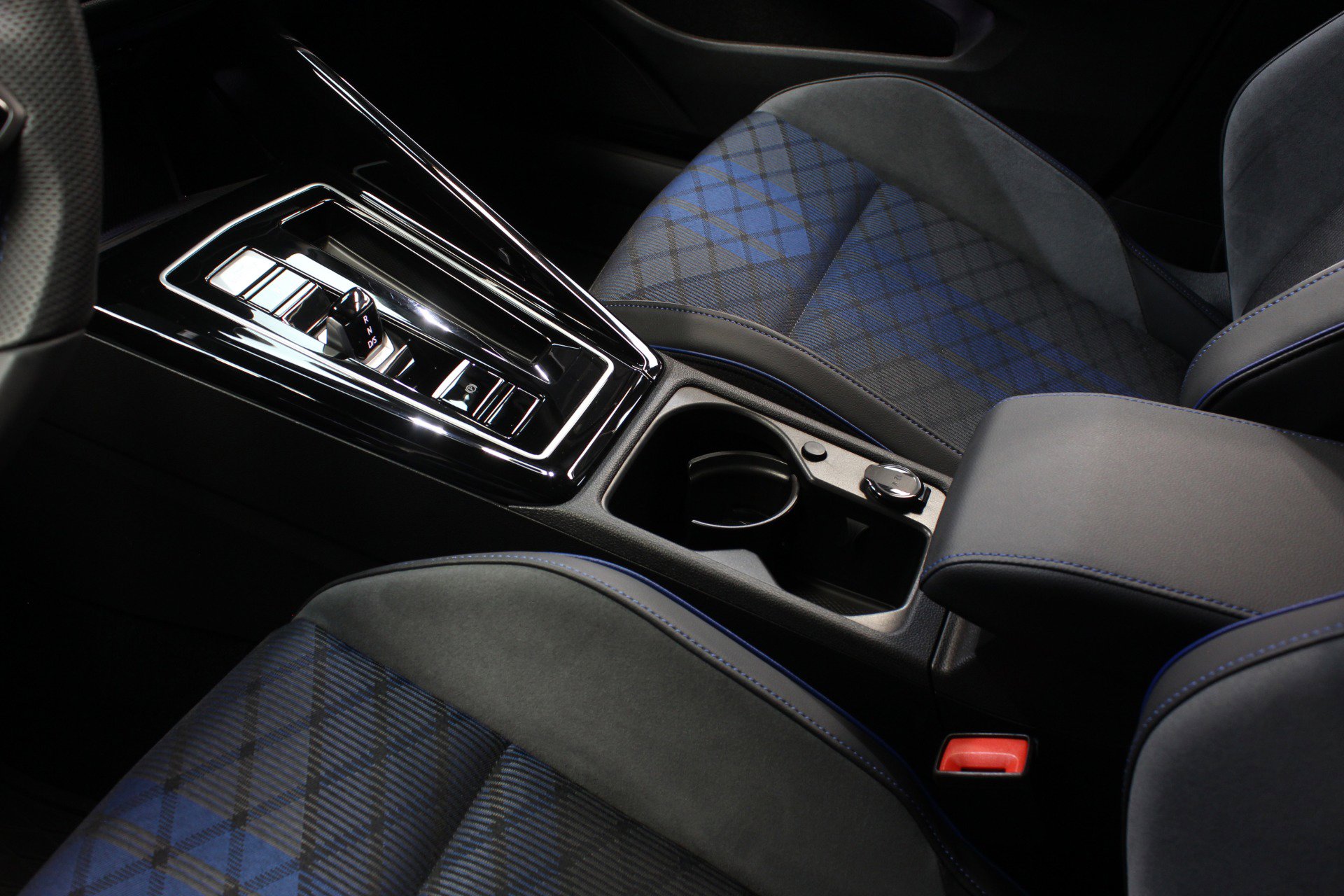 Used 2025 Volkswagen Golf R Black Edition w/ Euro Stye Package image 40