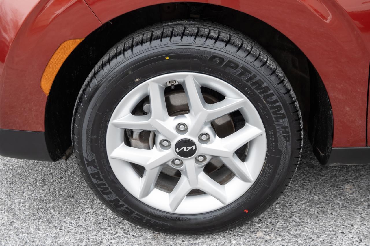 Used 2024 Kia Soul LX w/ Option Group 015 FWD image 16