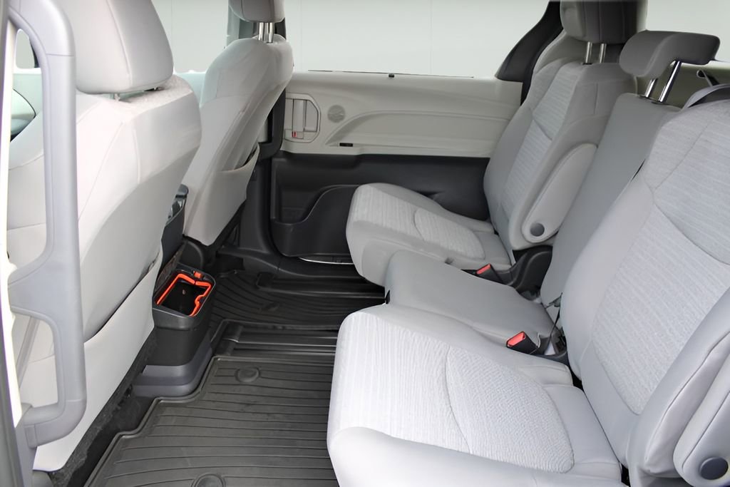 Certified 2023 Toyota Sienna LE image 18