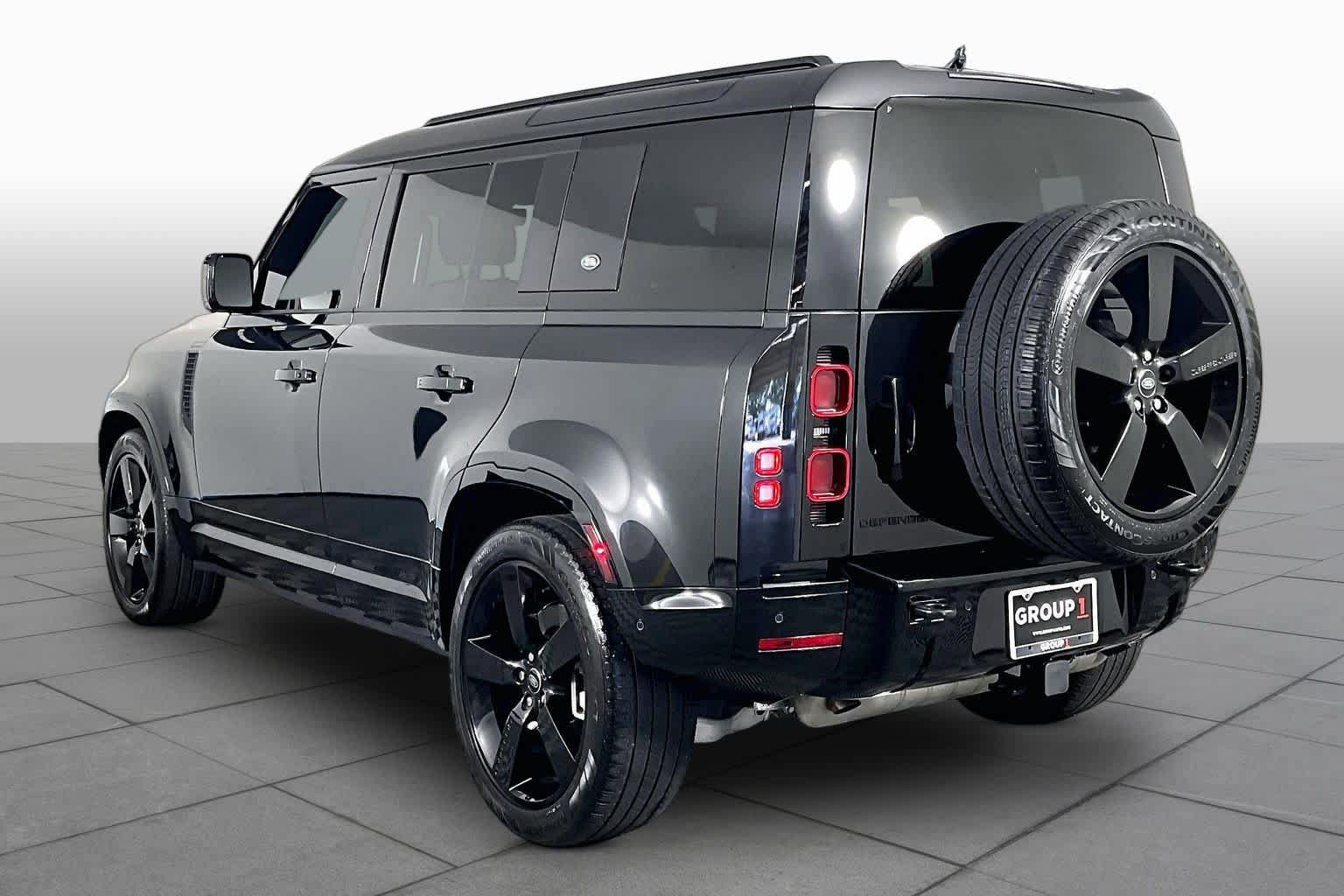 Used 2024 Land Rover Defender 110 X-Dynamic SE AWD/4WD image 11