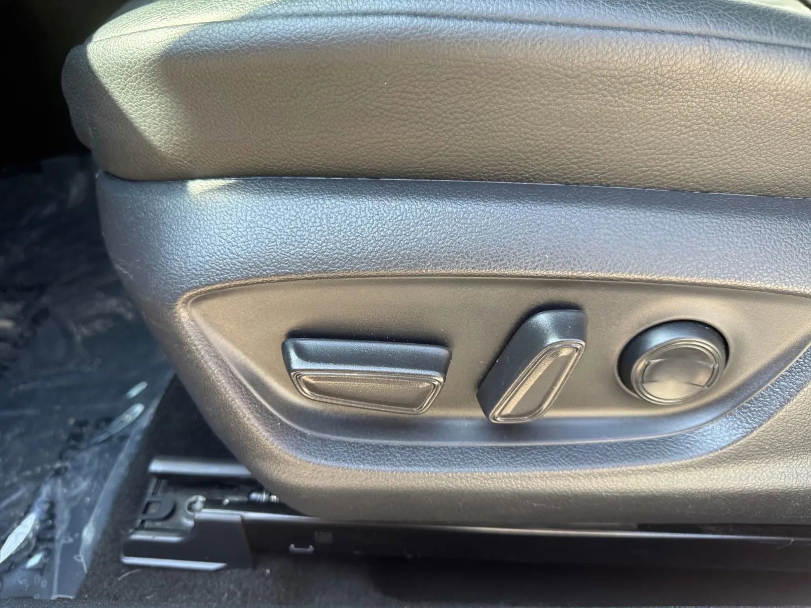 Used 2020 Toyota Camry SE FWD image 18