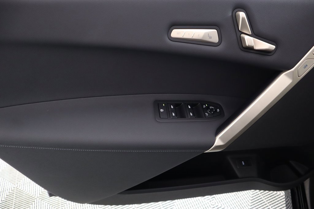 New 2025 BMW iX xDrive50 w/ Premium Package image 17