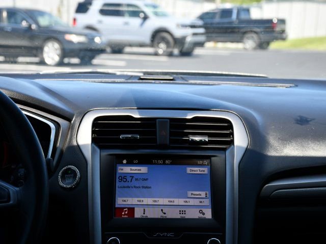 Used 2019 Ford Fusion SE AWD/4WD image 29