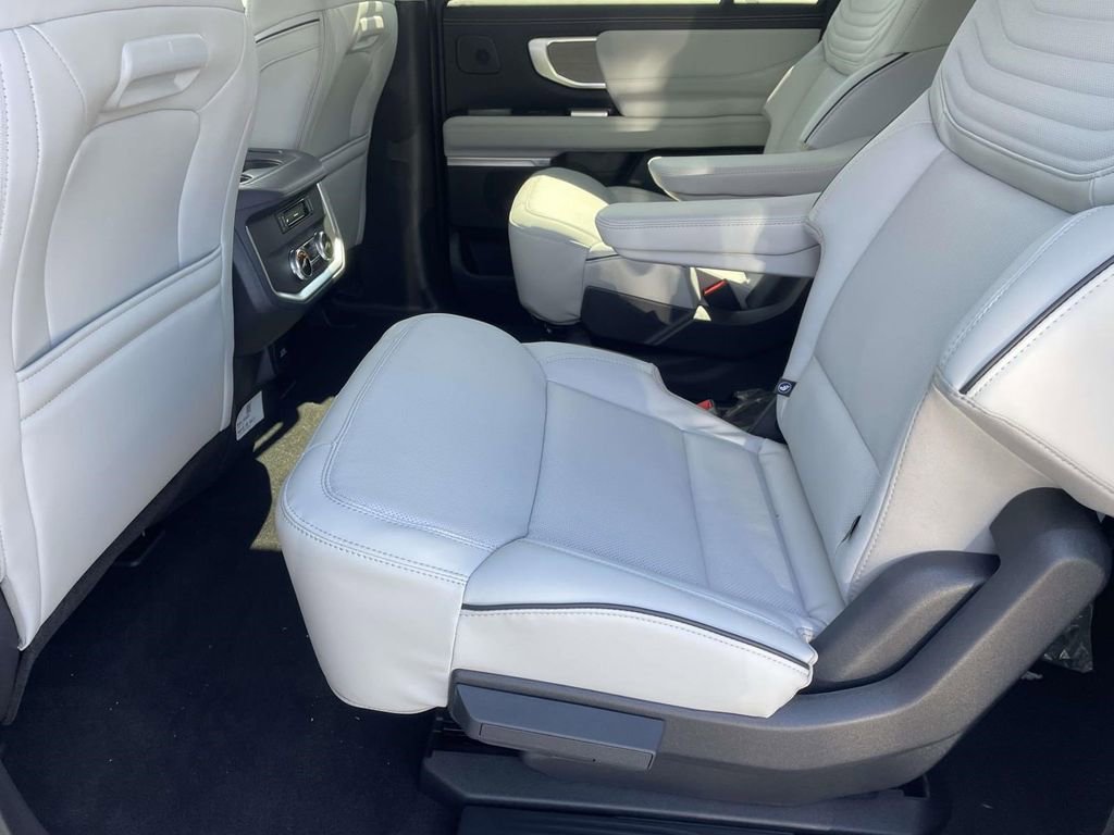 New 2025 Ford Expedition Max Platinum w/ Platinum Ultimate Package image 19