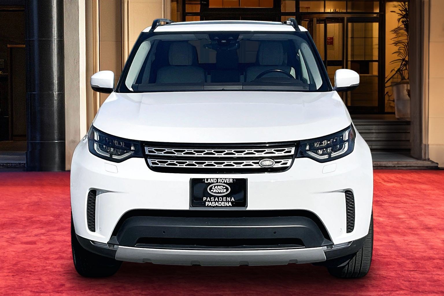 Used 2019 Land Rover Discovery HSE AWD/4WD image 3