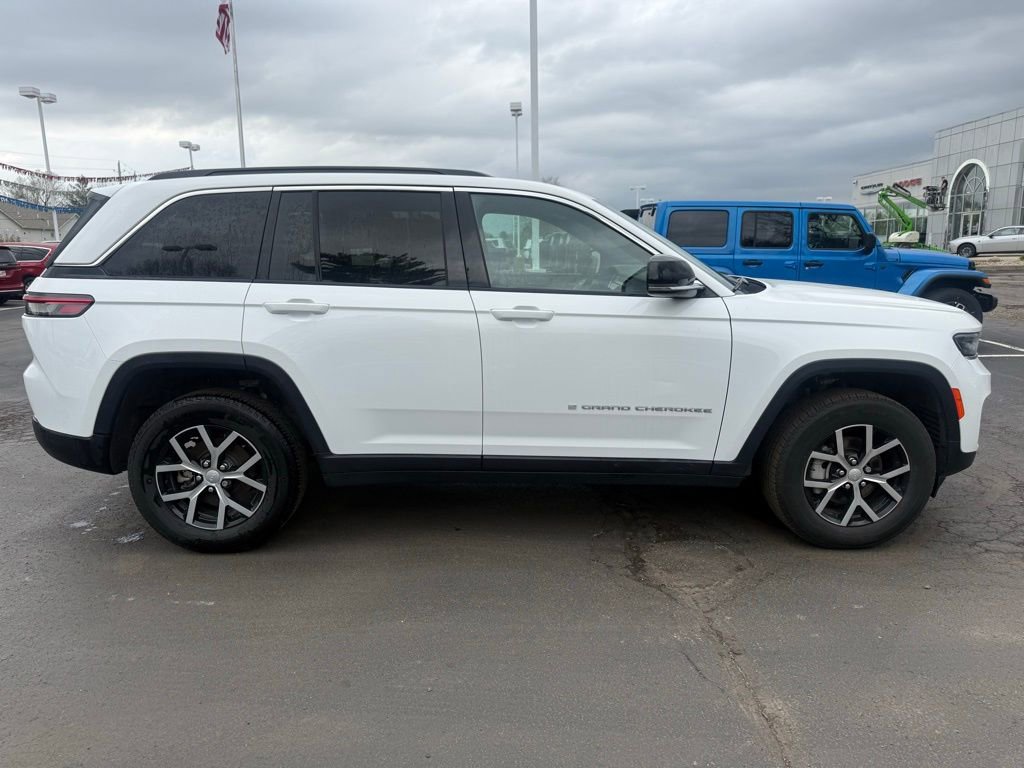 Used 2024 Jeep Grand Cherokee Limited image 2
