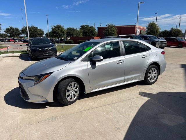 Used 2025 Toyota Corolla LE FWD image 6