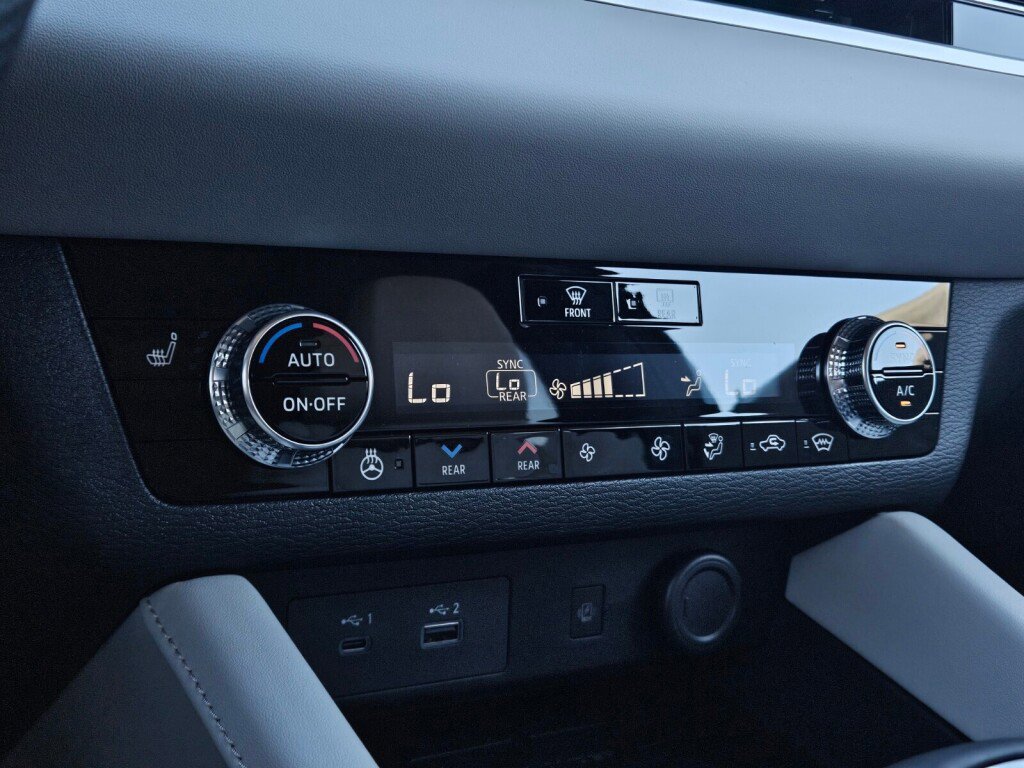 New 2025 Mitsubishi Outlander SEL image 22