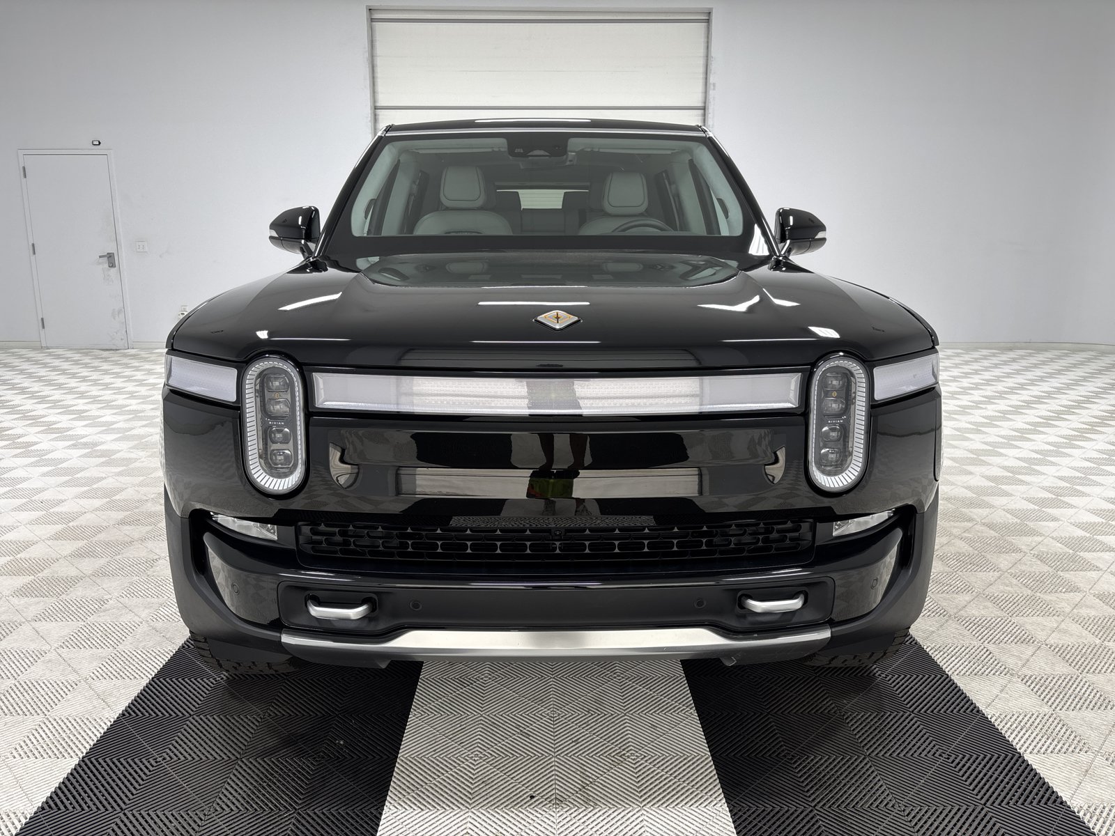 Used 2024 Rivian R1S Adventure AWD/4WD image 8