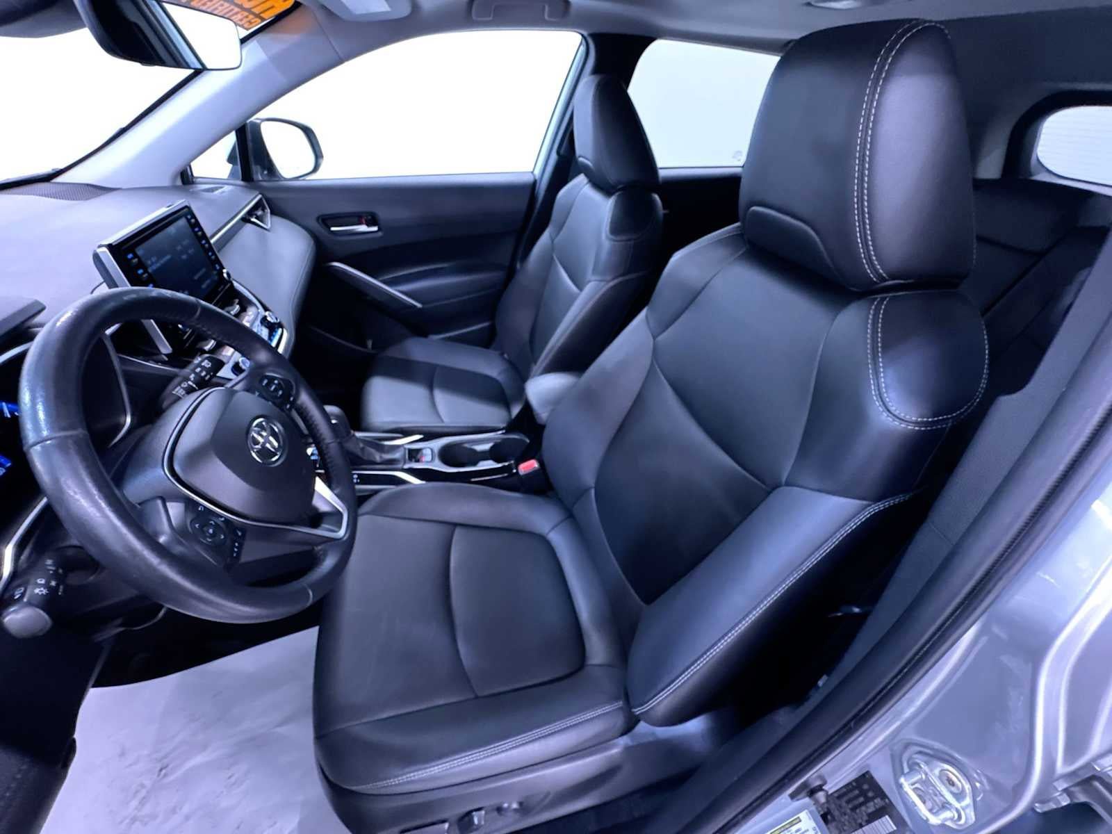 Used 2022 Toyota Corolla Cross XLE w/ Convenience Package AWD/4WD image 6