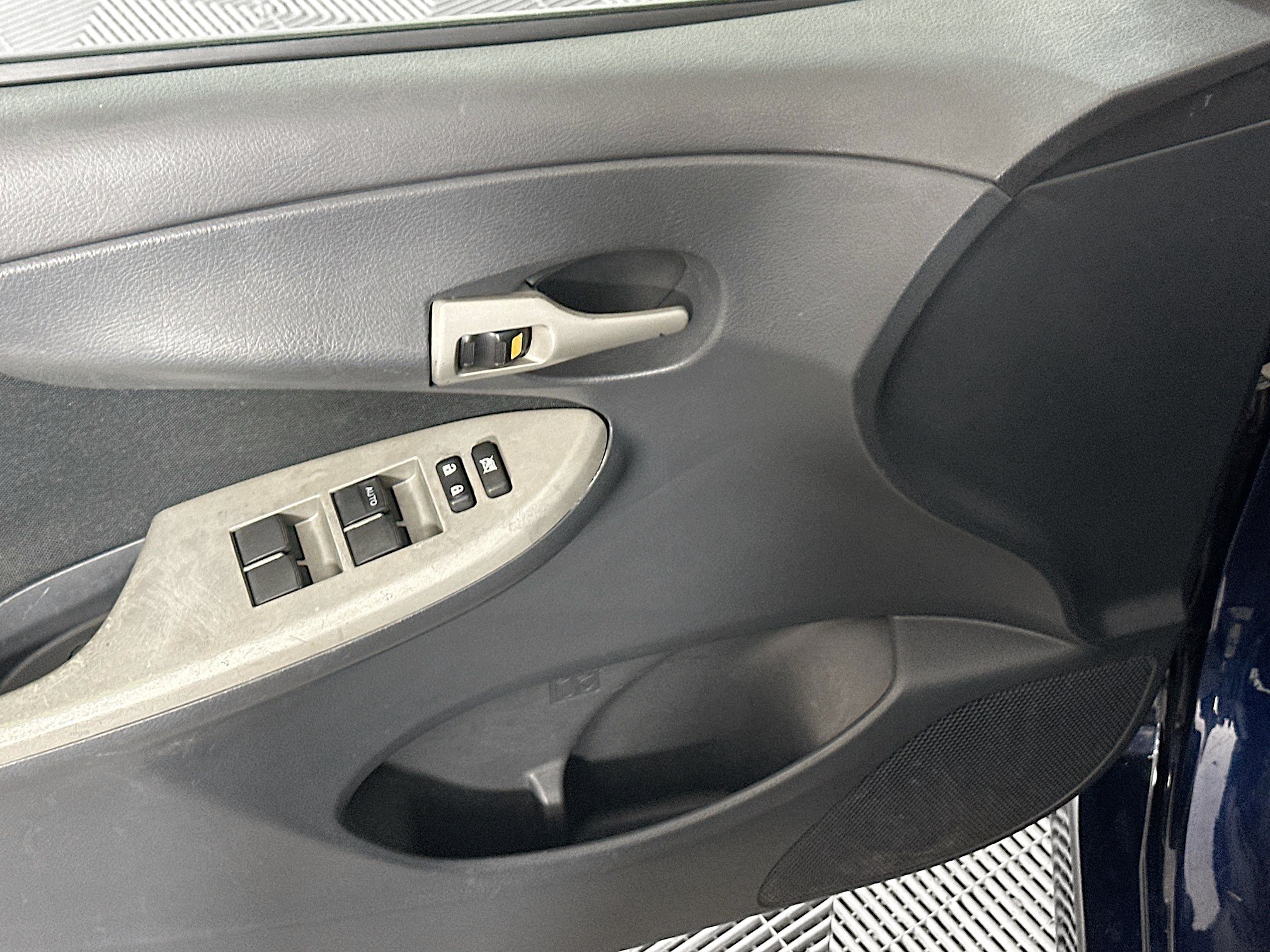 Used 2013 Toyota Corolla S FWD image 15