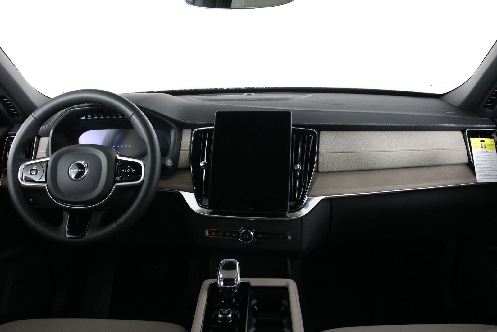 New 2026 Volvo XC90 T8 Plus w/ Protection Package Premier image 5