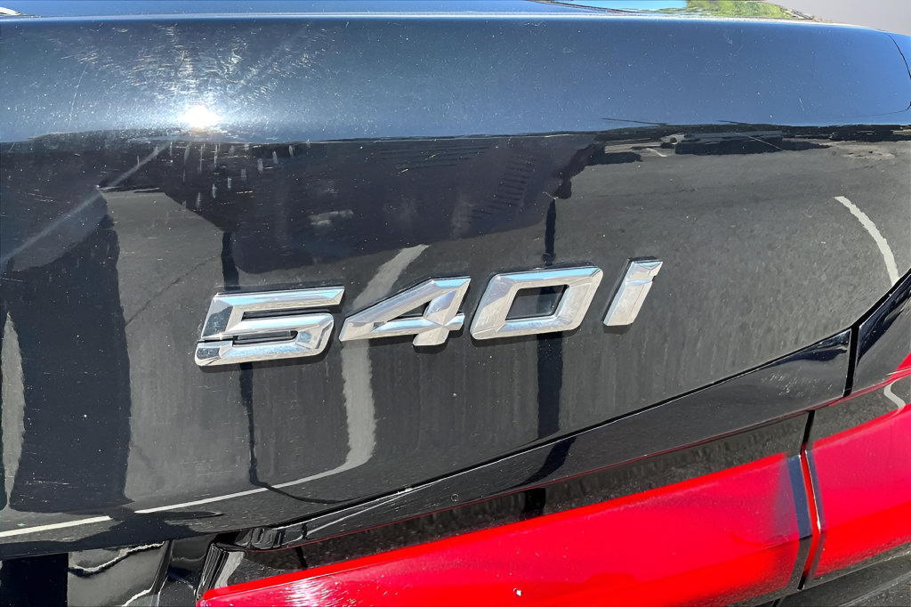 Used 2023 BMW 540i w/ Convenience Package RWD image 32