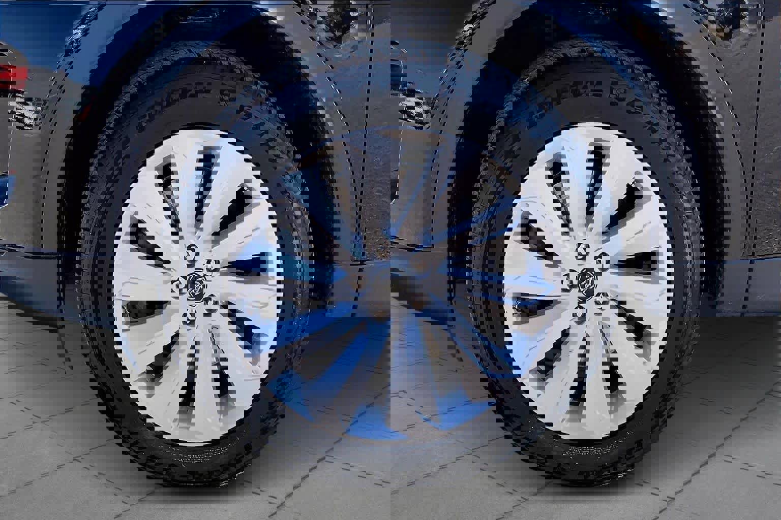 Used 2020 Land Rover Discovery Sport SE image 11