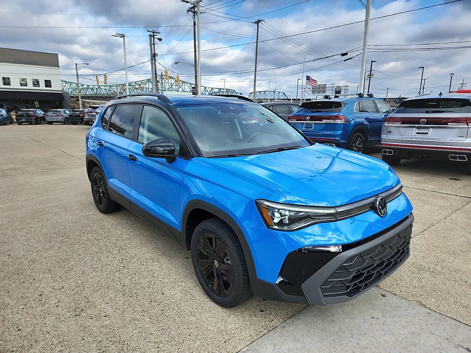 New 2025 Volkswagen Taos SE image 8