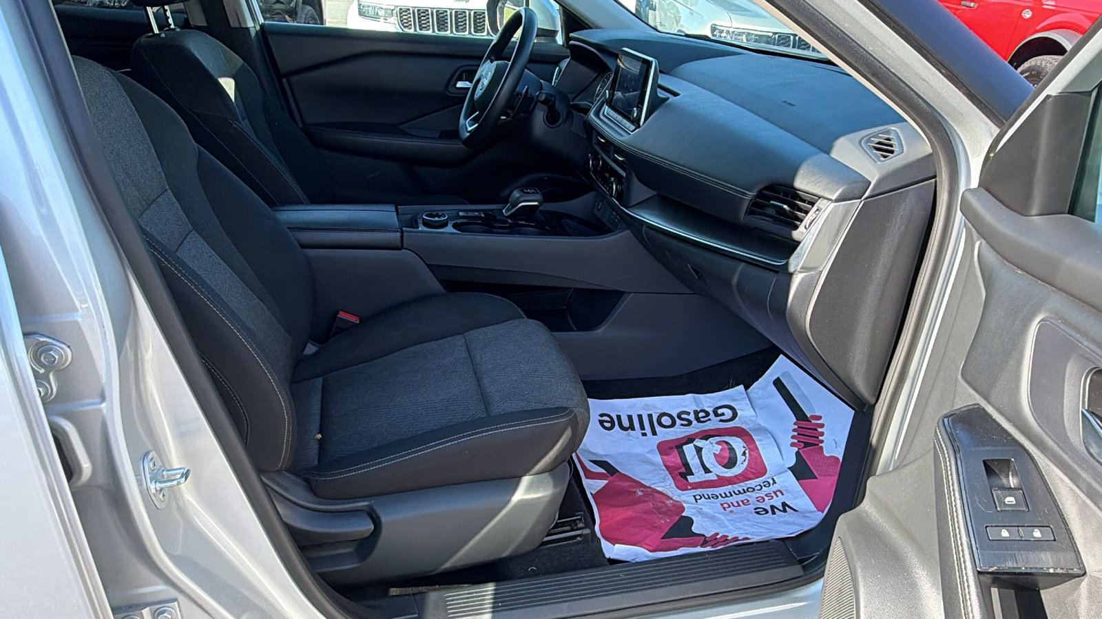 Used 2024 Nissan Rogue SV AWD/4WD image 19