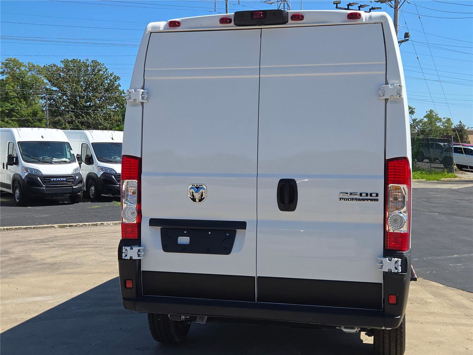 Used 2025 RAM ProMaster 2500 w/ Convenience Group image 15