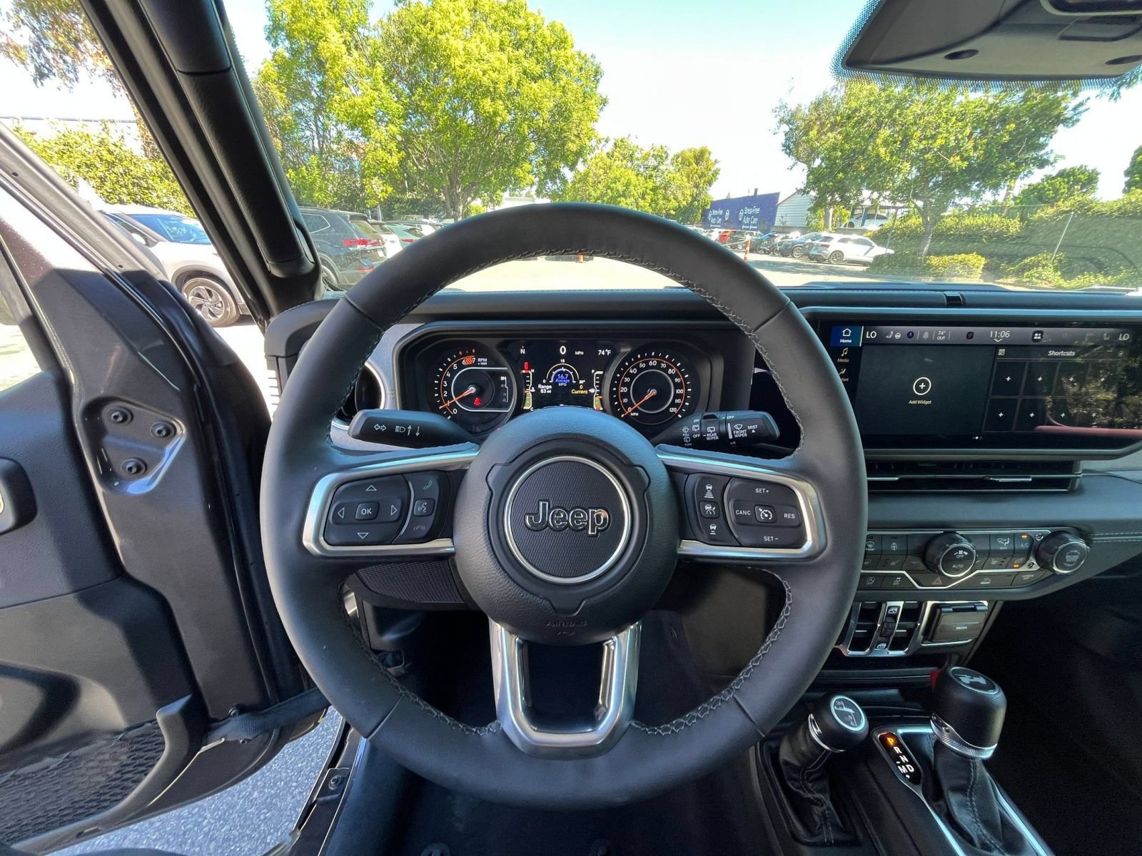 Used 2025 Jeep Wrangler Unlimited Sahara AWD/4WD image 34