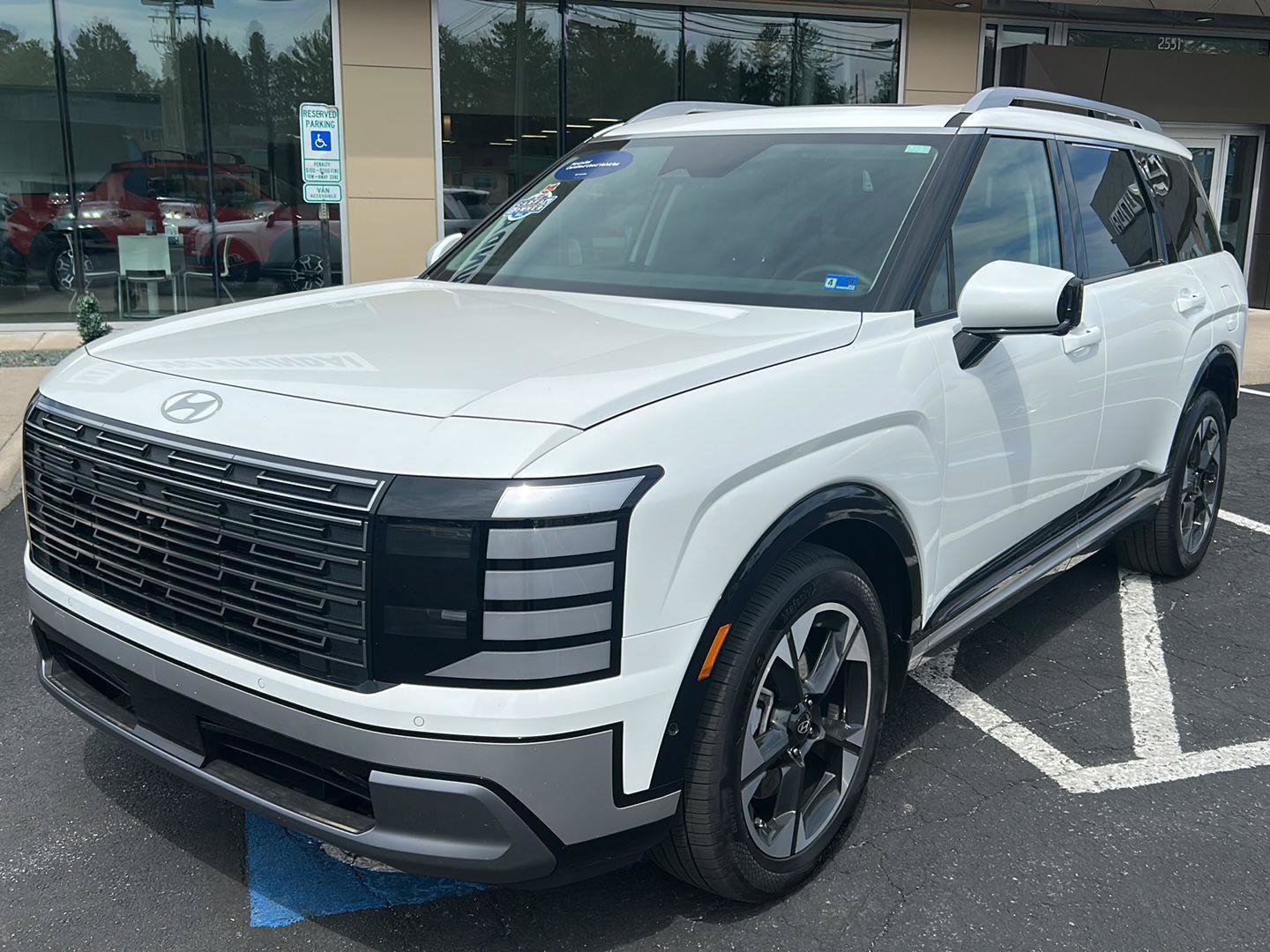 Certified 2026 Hyundai Palisade Limited AWD/4WD image 2