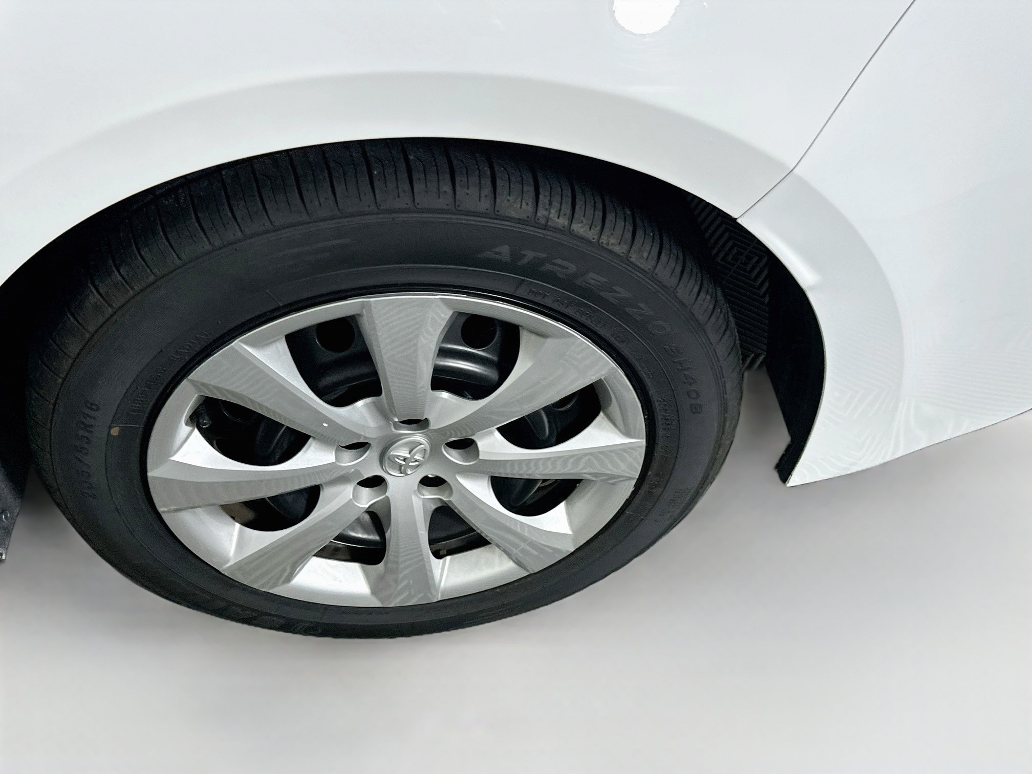 Used 2025 Toyota Corolla LE FWD image 11