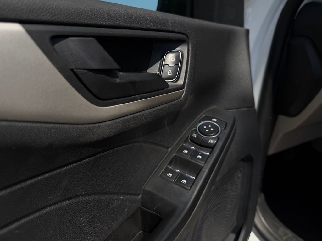 Used 2022 Ford Escape SE FWD image 15